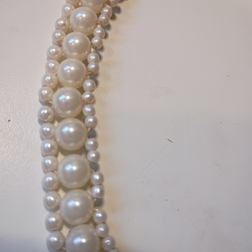 Vintage Avon Faux Pearl Necklace and Bracelet Set - Picture 7 of 10
